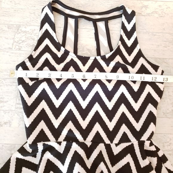 Peplum Chevron Black & White Top with Cutouts - Picture 4 of 5